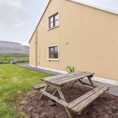 Number 7 Feriehus Lispole